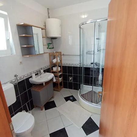 Gveric Апартаменты Шибеник